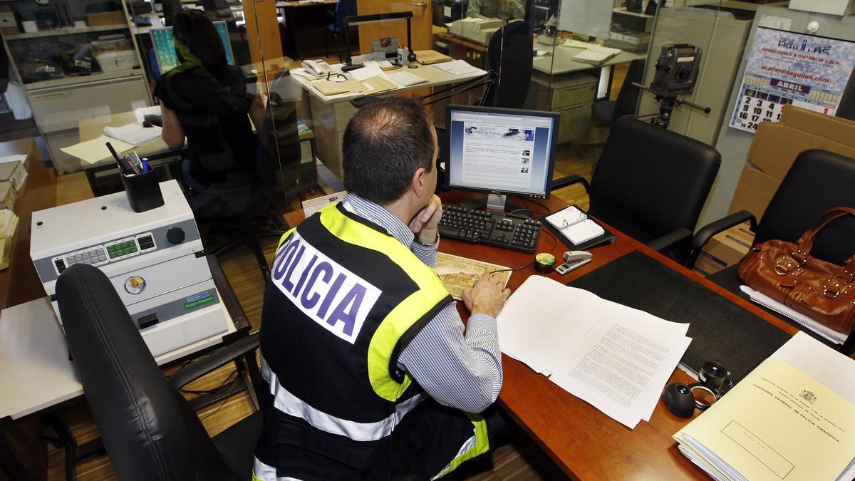 Imagen de archivo de un policía nacional.