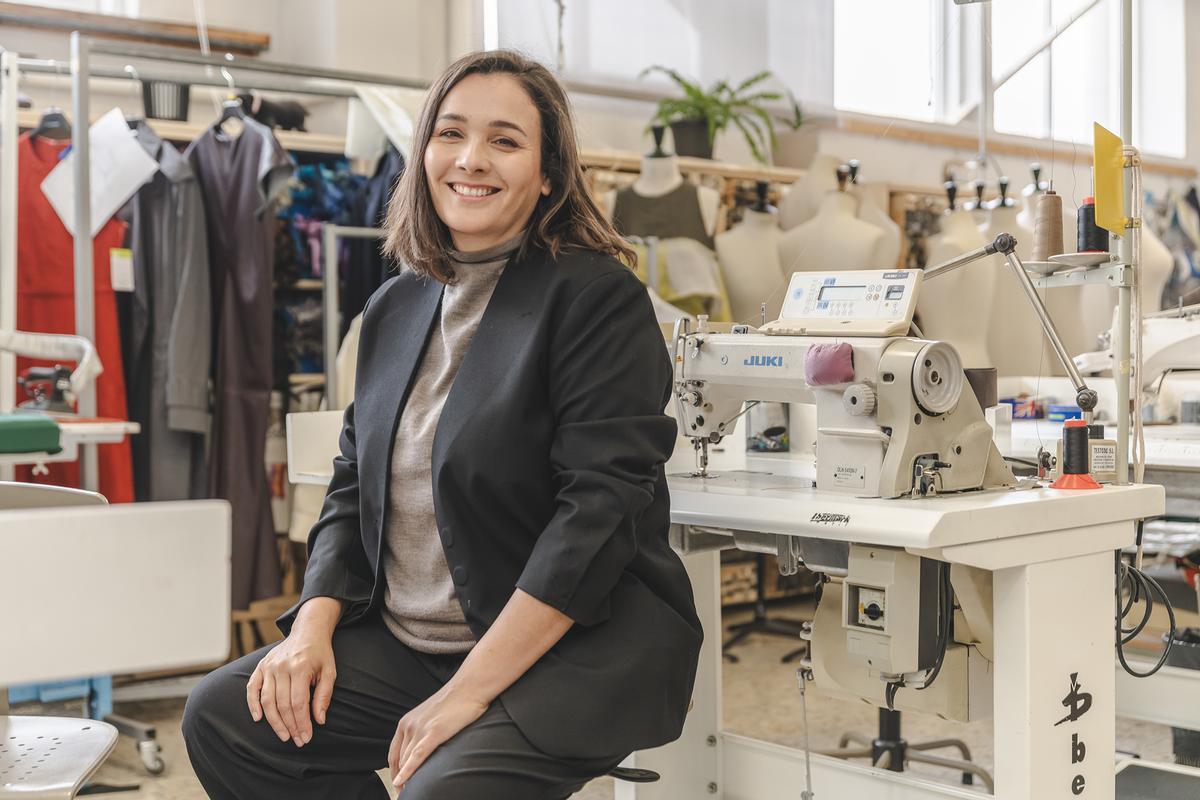 Adriana Domínguez, en las instalaciones de la firma Adolfo Domínguez en Ourense