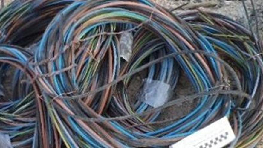 Pillado cuando robaba 160 metros de cable del alumbrado público en Los Alcázares