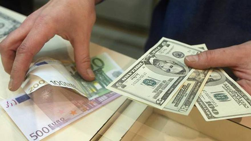 Un euro ya vale menos que un dólar