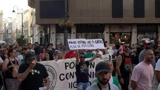 Un grupo de trabajadores de las empresas auxiliares de Navantia en Cartagena, en huelga de hambre