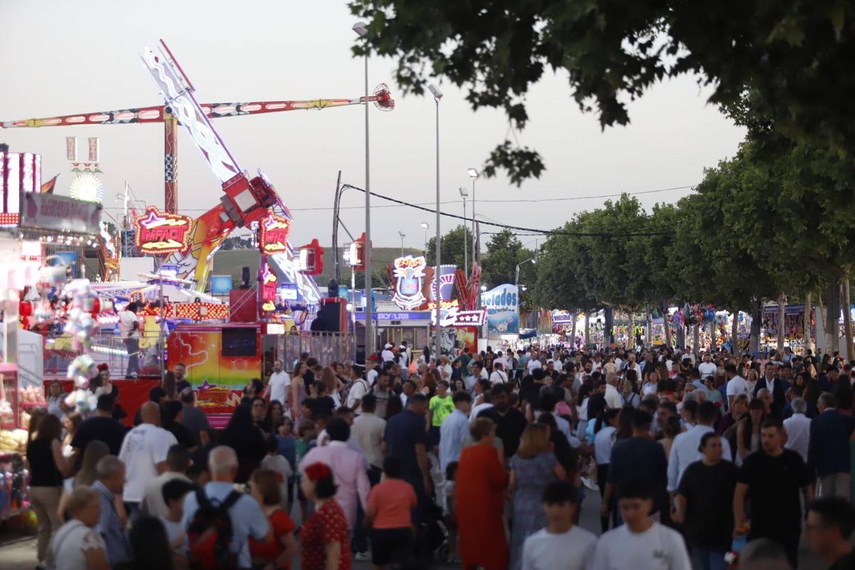Ambiente previo al alumbrado de la feria de cordoba