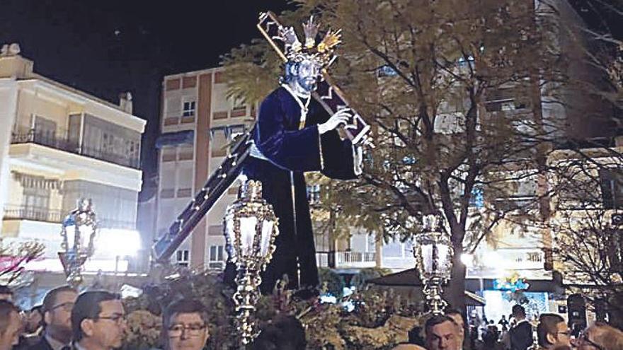 Nazareno de Puente Genil: La escultura del patrón de los pontanenses es una talla de madera policromada de comienzos del siglo XVII atribuida a la escuela granadina.