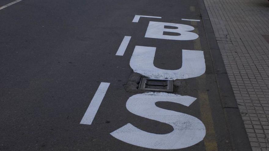 Una de las paradas del bus urbano en Benavente. | L. O. Z.