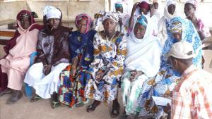 Dos agentes de los mossos se desplazan a Gambia para explicar el protocolo de mutilación genital femenina, en una foto de archivo.