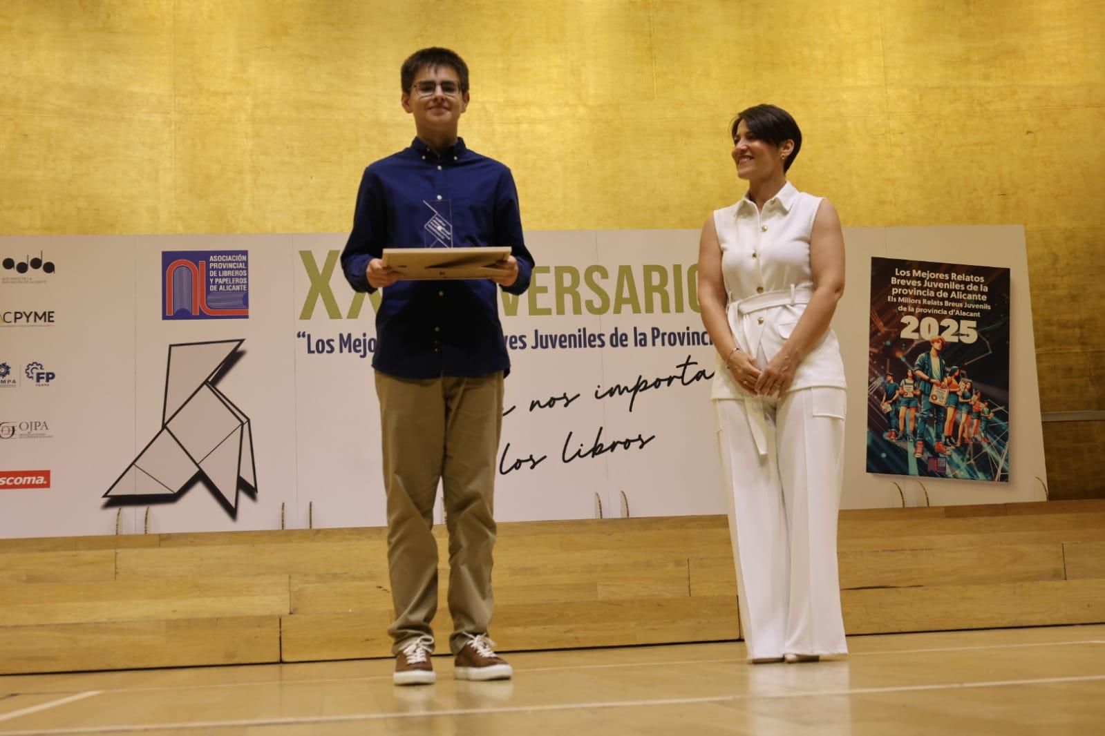 Entrega de premios en el ADDA del XX Concurso de los Mejores Relatos Breves Juveniles de la Provincia de Alicante