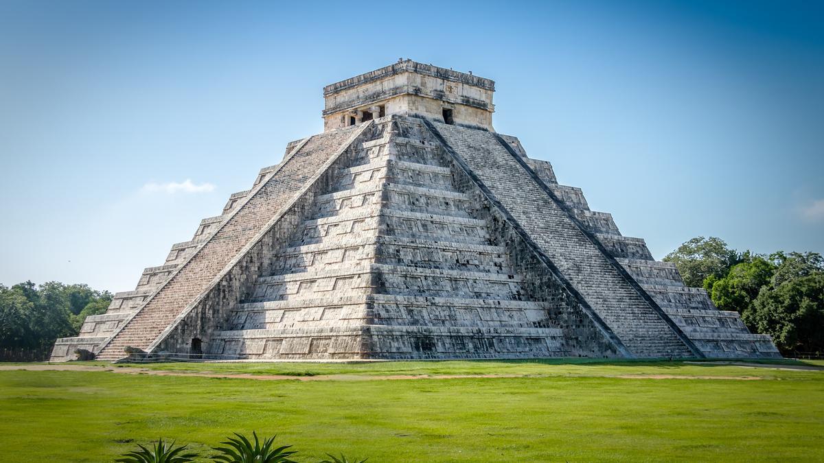 La pirámide Kukulkán es la principal atracción de este complejo maya