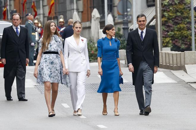 La familia real a su llegada a la jura de la Constitución de la princesa Leonor