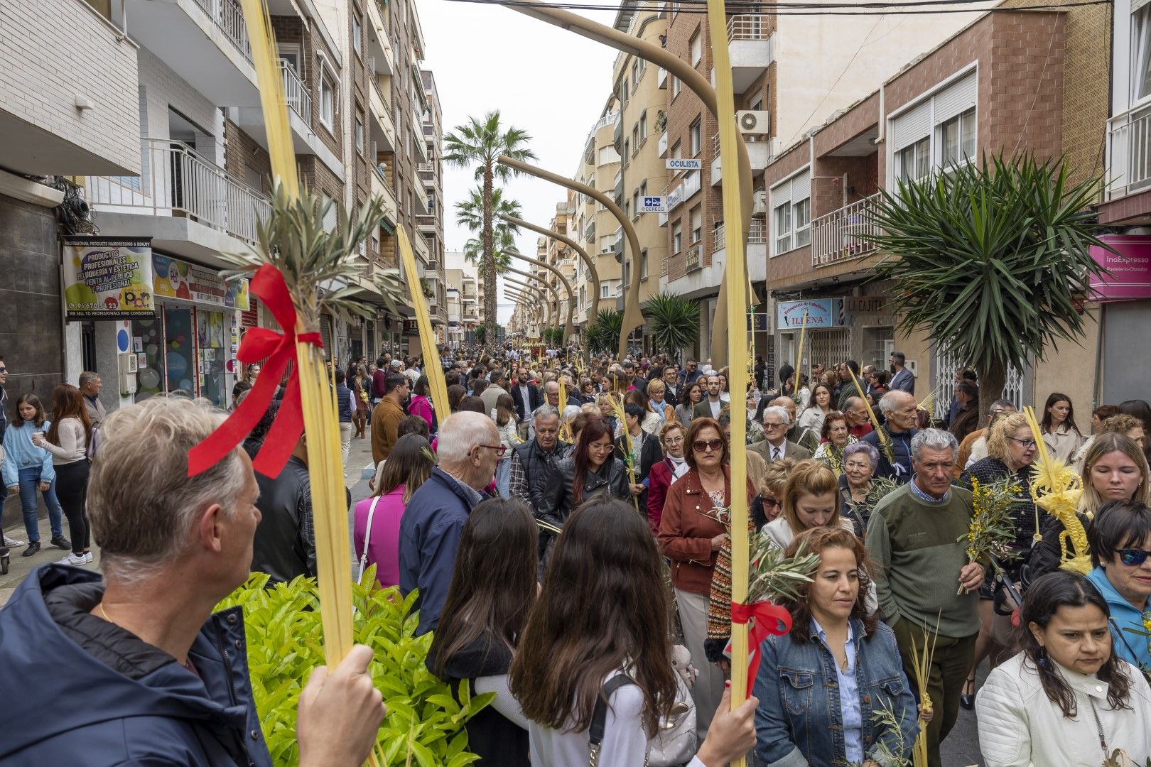 Bendición y procesión de Las Palmas en Torrevieja de Domingo de Ramos en la Semana Santa 2024