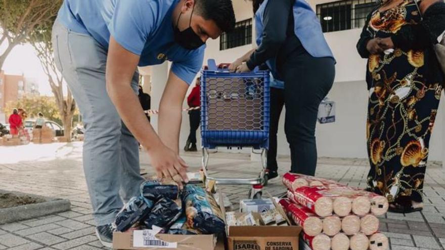 Reparto de alimentos durante la pandemia. | A.V.