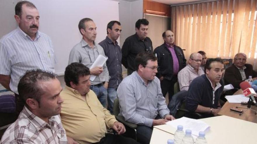 Representantes de las siete cooperativas durante la presentación del acuerdo.