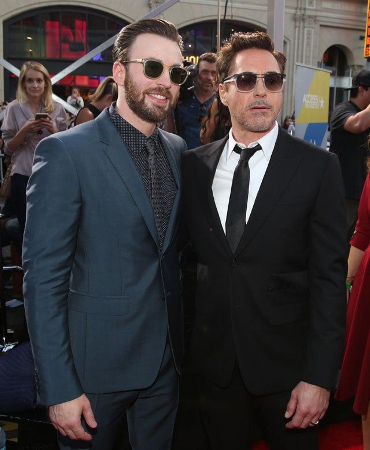 Chris Evans y Robert Downey Jr., en la première de Capitán América: Civil War en Los Ángeles.