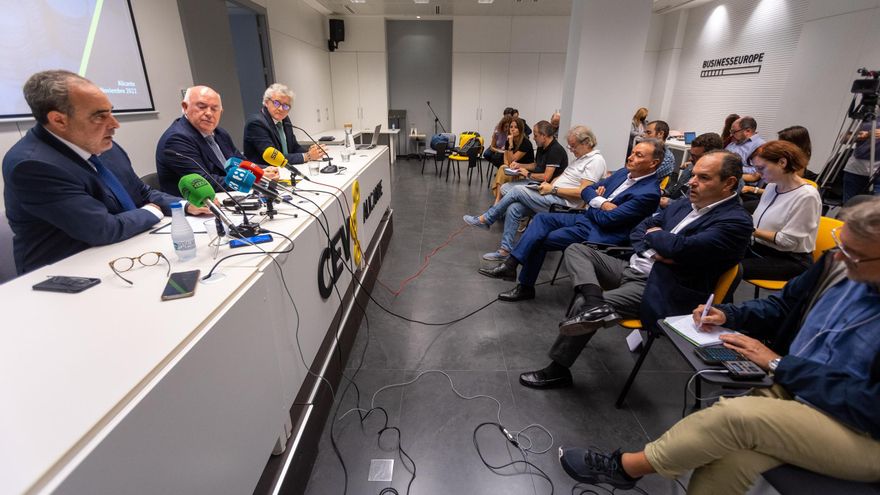 La CEV trata de frenar la tensión con la Cámara de Alicante con una reunión y una línea roja