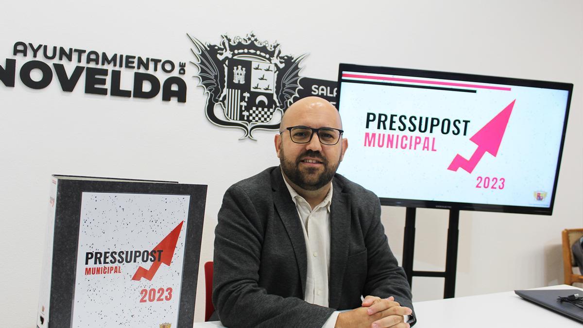 El concejal de Hacienda, Iván Ñíguez, presentando el presupuesto municipal del próximo año.