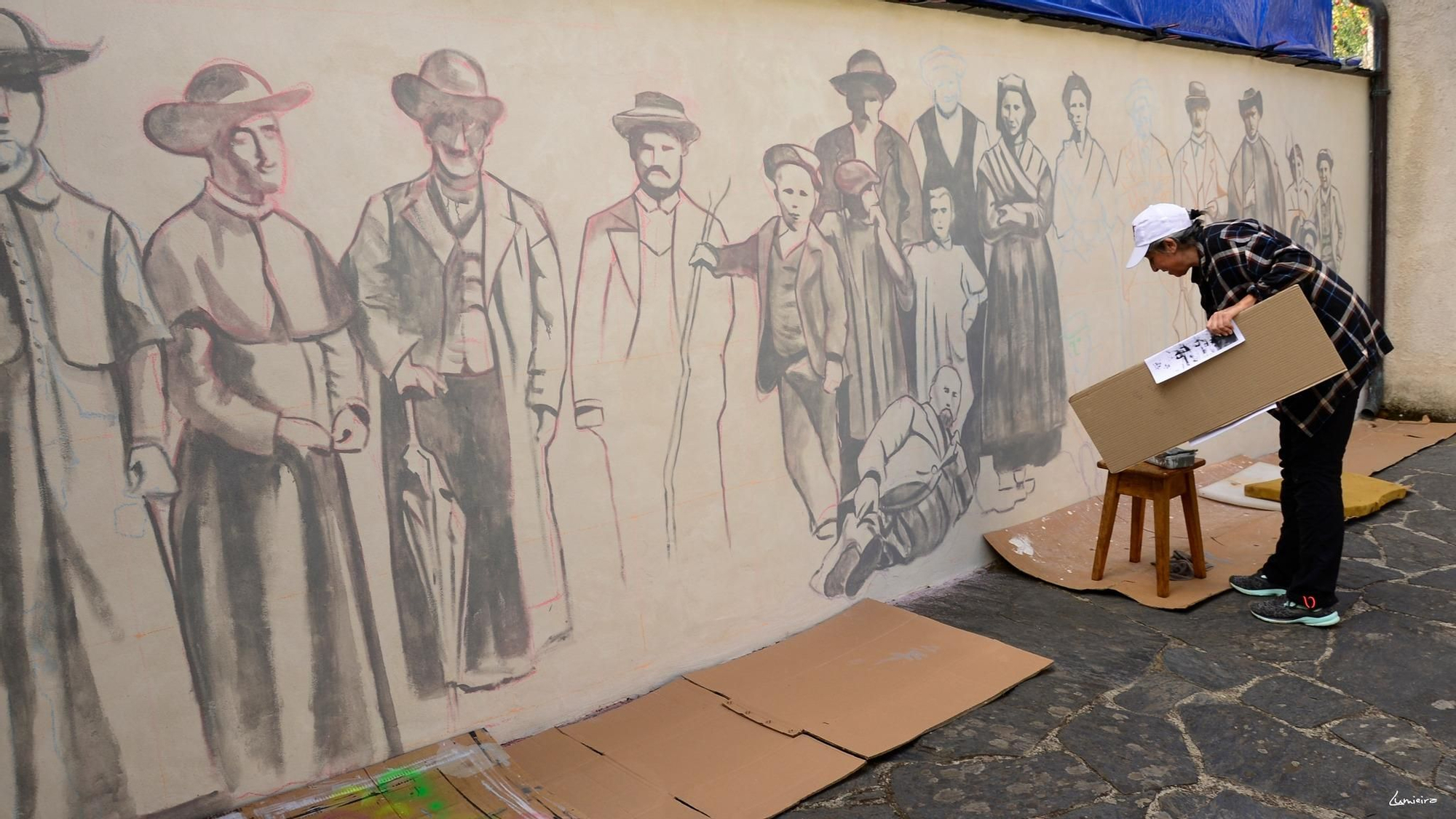 En imágenes: Así hizo María del Roxo el mural del Museo Etnográfico de Grandas de Salime