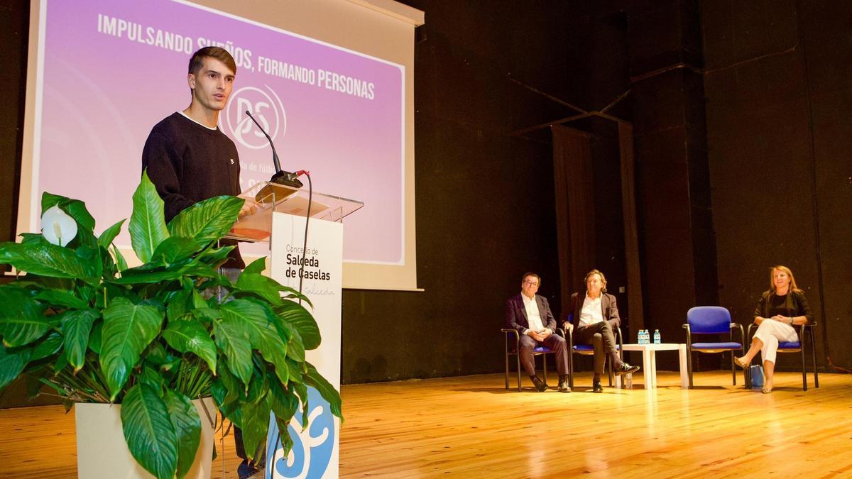 Denis Suárez, durante la presentación.