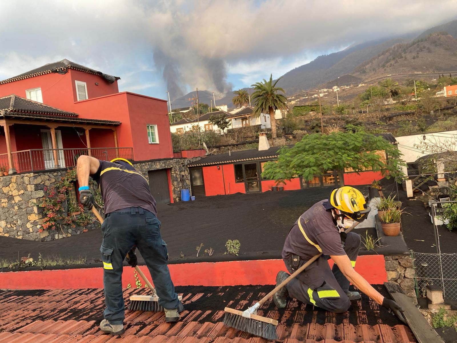 Archivo: Actuación de Bomberos de Gran Canaria en el volcán de La Palma