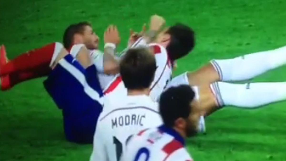 Ramos propinó un duro puñetazo a Mandzukic