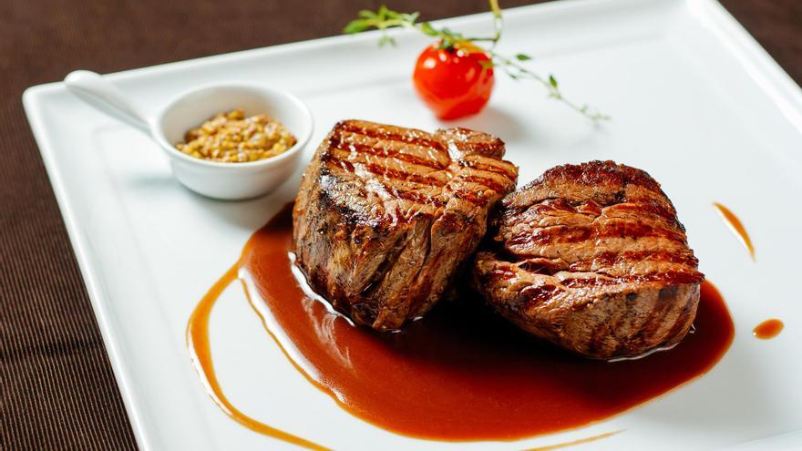 Carne guisada con salsa de café