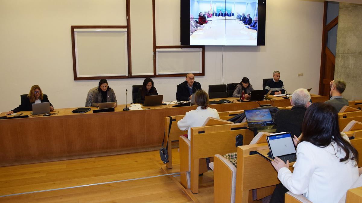El Consello de Goberno de la UVigo, durante su reunión.