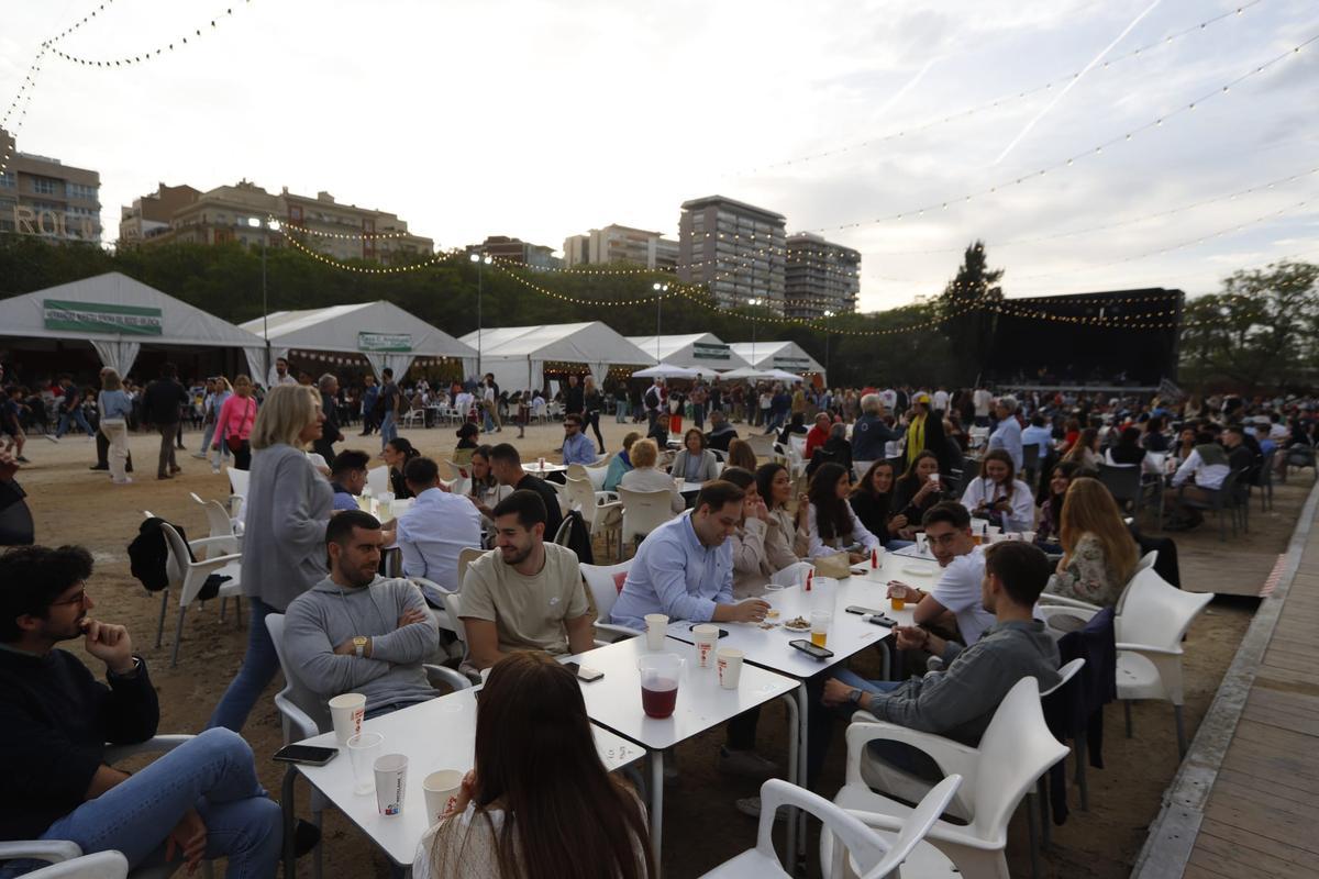 La Feria Andaluza llena de luz y color el Jardín del Turia en València