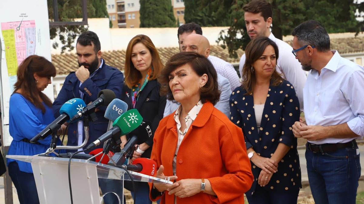 Carmen Calvo, durante el acto del PSOE en el cementerio de La Salud.