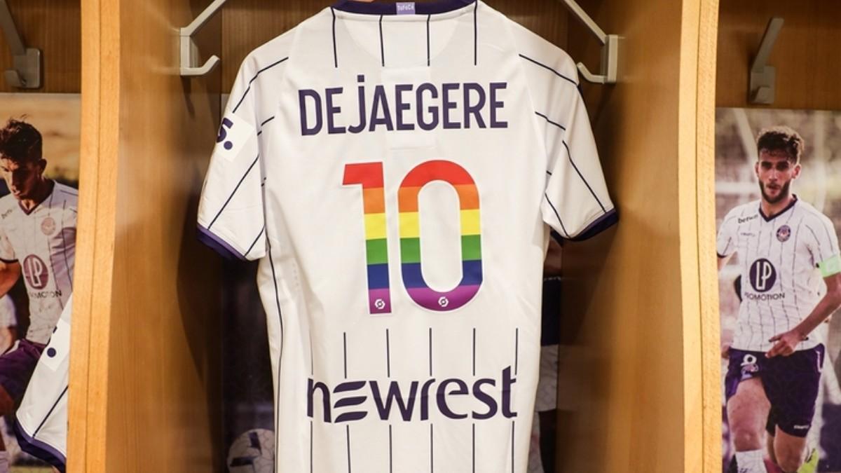 Futbolistas del Toulouse y del Nantes se negaron a jugar con un arcoiris en sus camisetas el pasado domingo