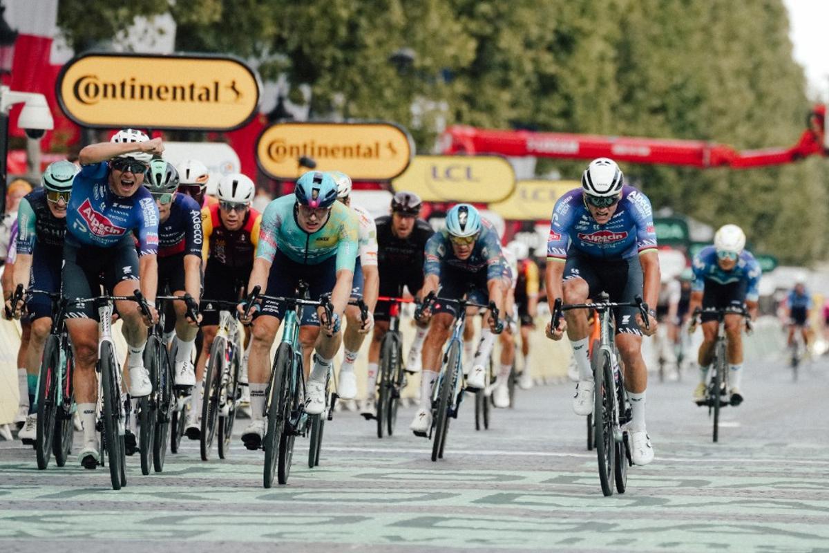 Van der Poel se impone en los Campos Elíseos.