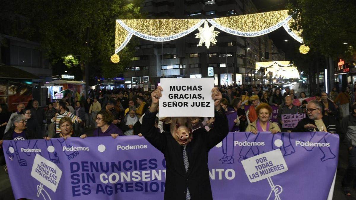 Manifestación 25N en Murcia: centenares de personas claman en contra de la violencia machista
