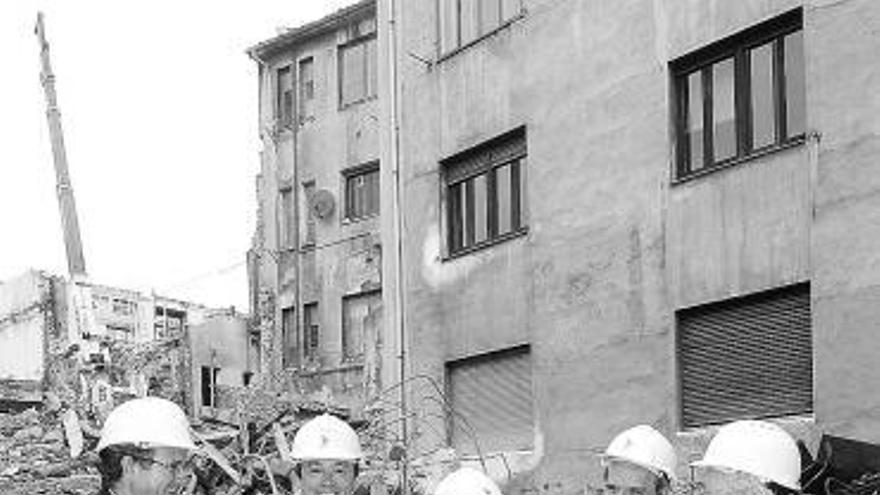 Alejandro Alcázar, Patxi Mangado, Encarnación Rodríguez Cañas, Adolfo R. Asensio y Emilio Marcos Vallaure, durante una visita a las obras del Museo.