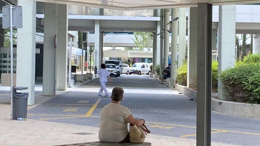 Parada de taxis en la planta -2 de Son Espases, sin ningún vehículo.