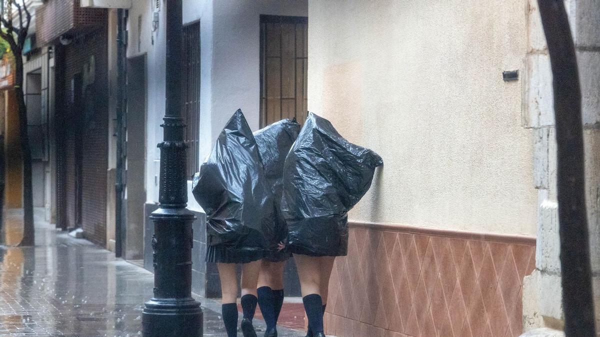 Las lluvias obligarán a sacar los paraguas del armario durante el mes de mayo