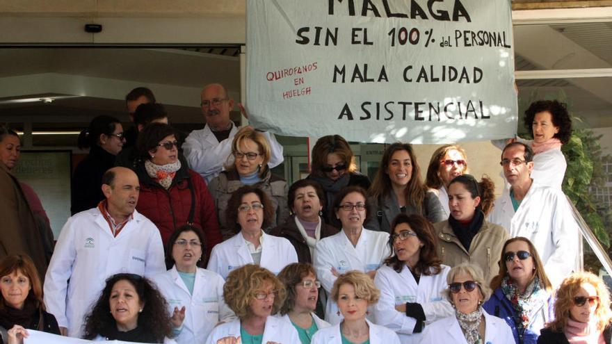 Imagen de archivo de un protesta sanitaria en Carlos Haya por las condiciones de trabajo.