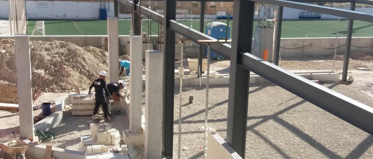 Los trabajos de construcción del nuevo pabellón del colegio Sagrada Familia, en una imagen de la pasada semana.