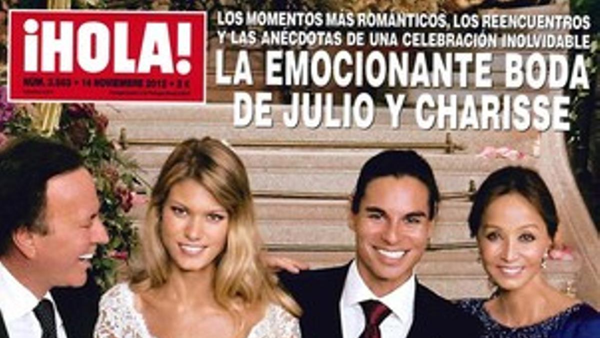 Julio Iglesias e Isabel Preysler, en la portada de '¡Hola¡' con los novios.