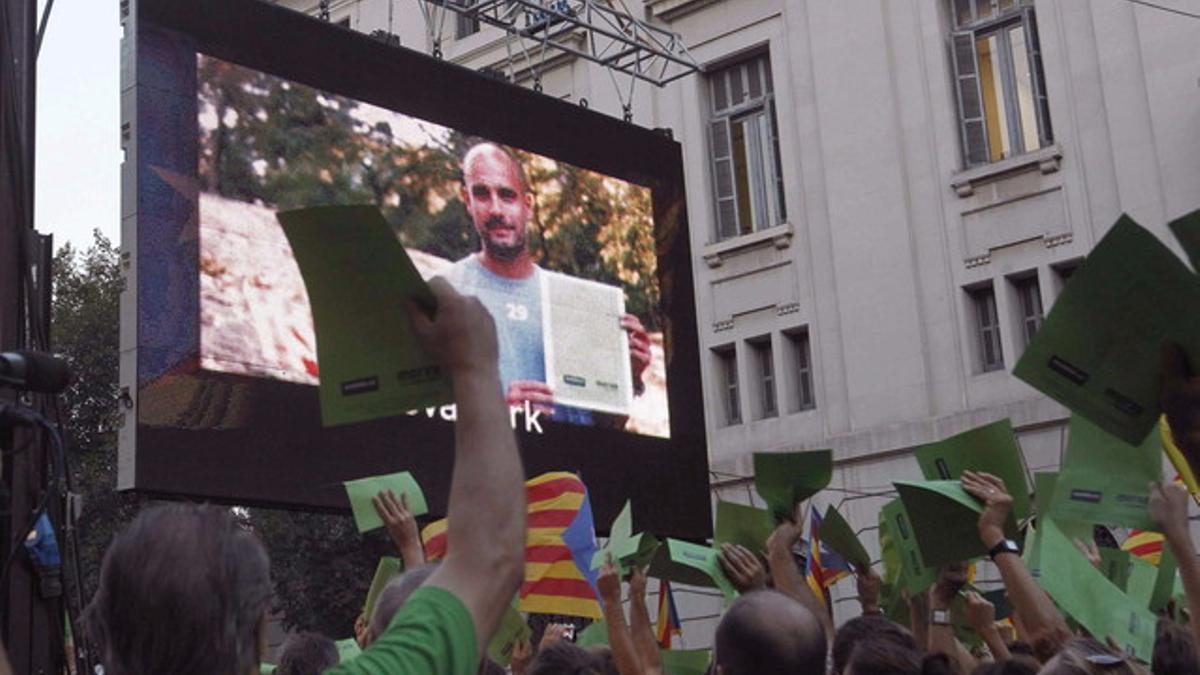 El vídeo de Guardiola, proyectado al final de la manifestación.