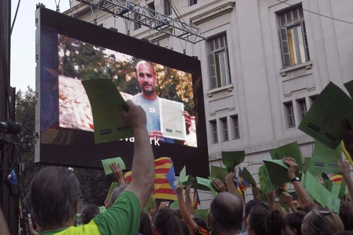 El vídeo de Guardiola, projectat al final de la manifestació.