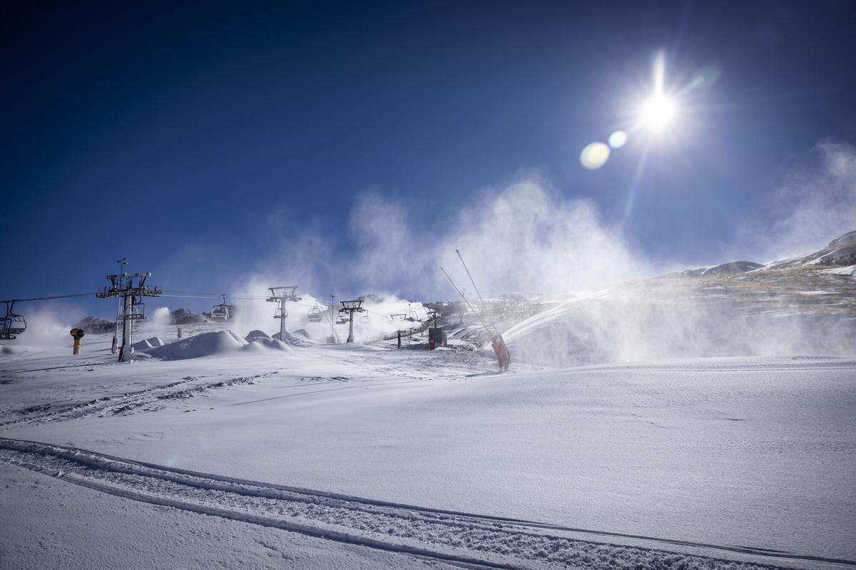 En imágenes | Inicio de la temporada invernal en las estaciones de esquí aragonesas