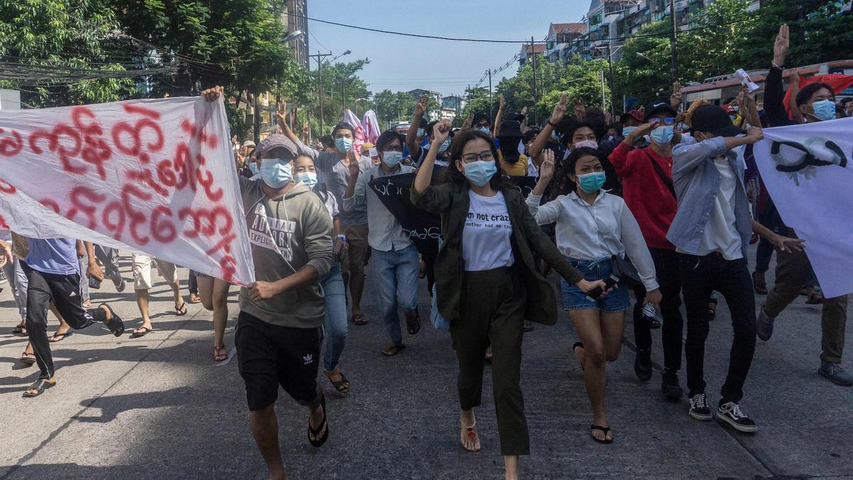 Protestas contra la junta militar en Birmania.