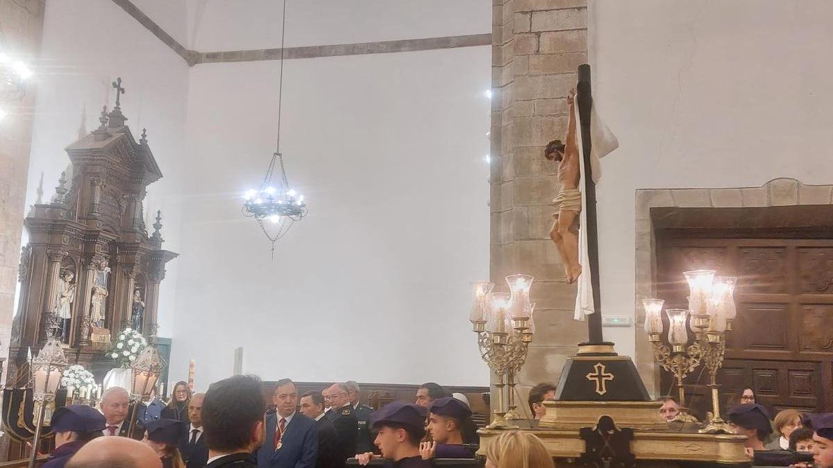 La celebración en el interior de la iglesia.