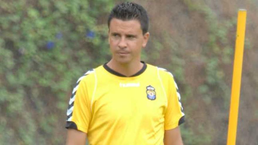 Sergio Lobera, durante un entrenamiento de la UD, en Barranco Seco. | santi blanco