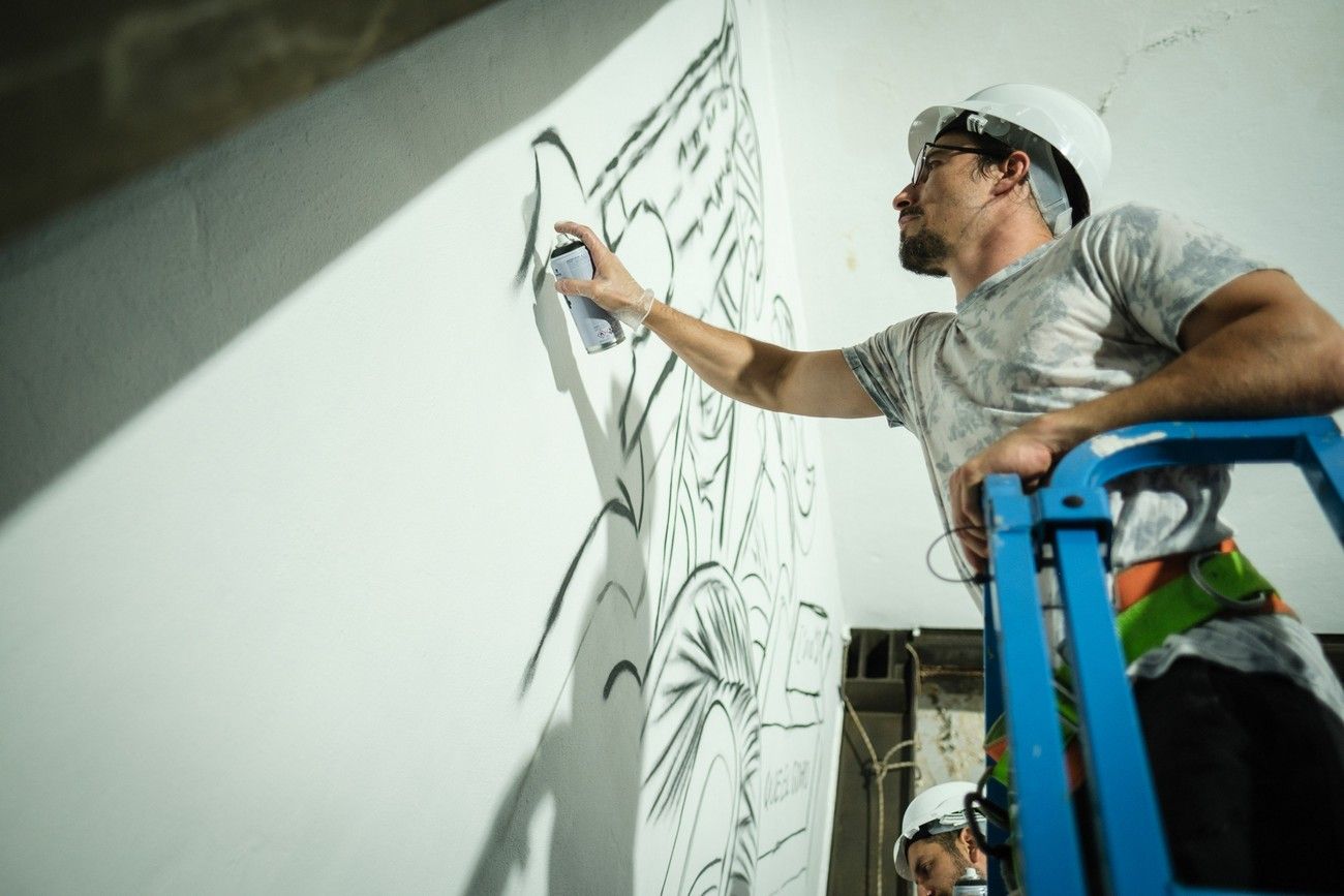 EL DÍA diseña un mural para ensalzar el espíritu de las Islas y su habla en el Día de Canarias