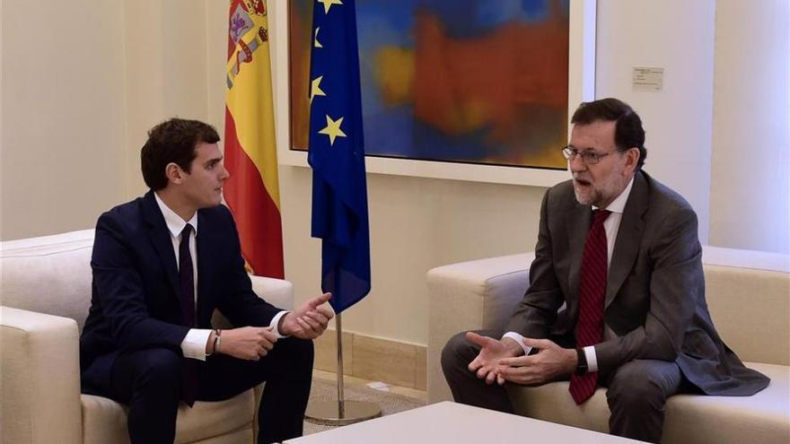 Rajoy recibe a Albert Rivera en la Moncloa