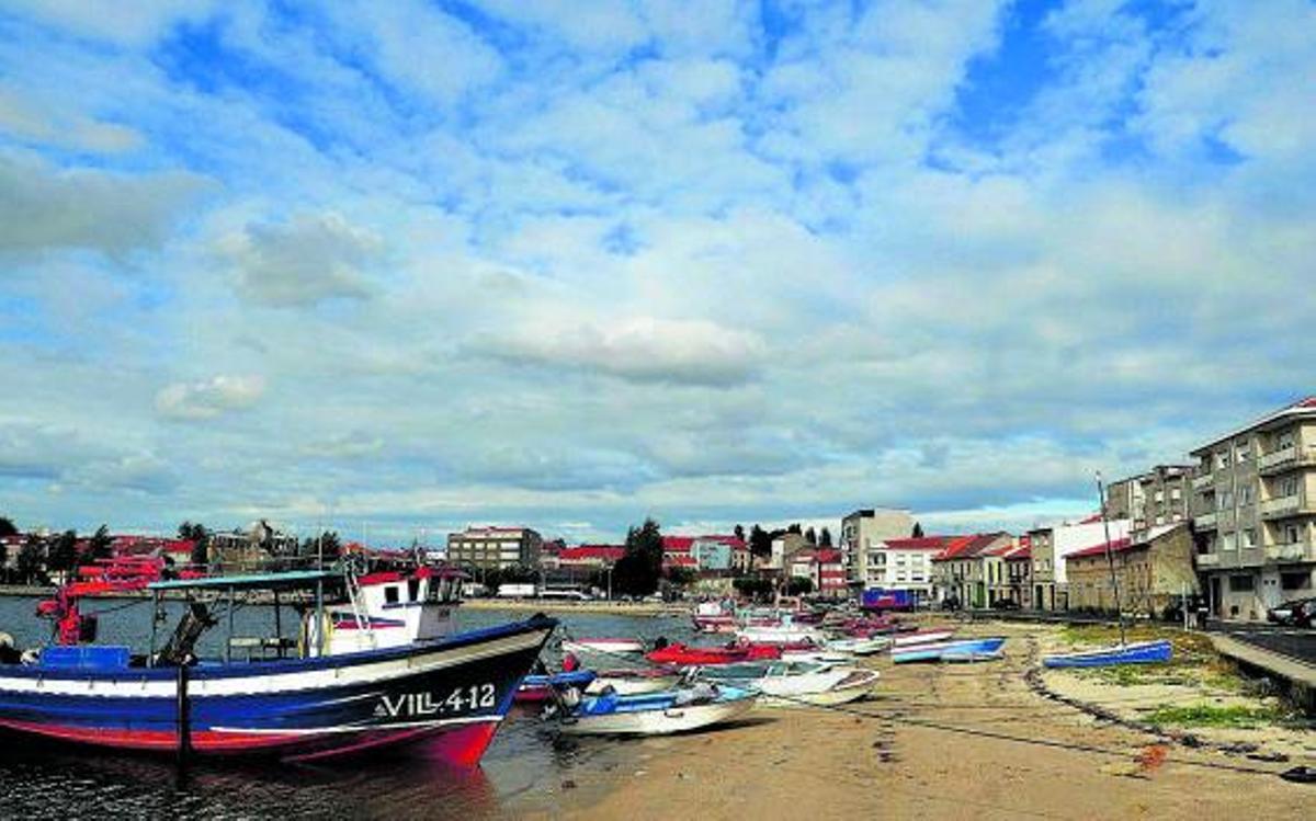 Barcos sobre la arena de San Tomé, uno de los privilegiados arenales de Cambados.   | // IÑAKI ABELLA