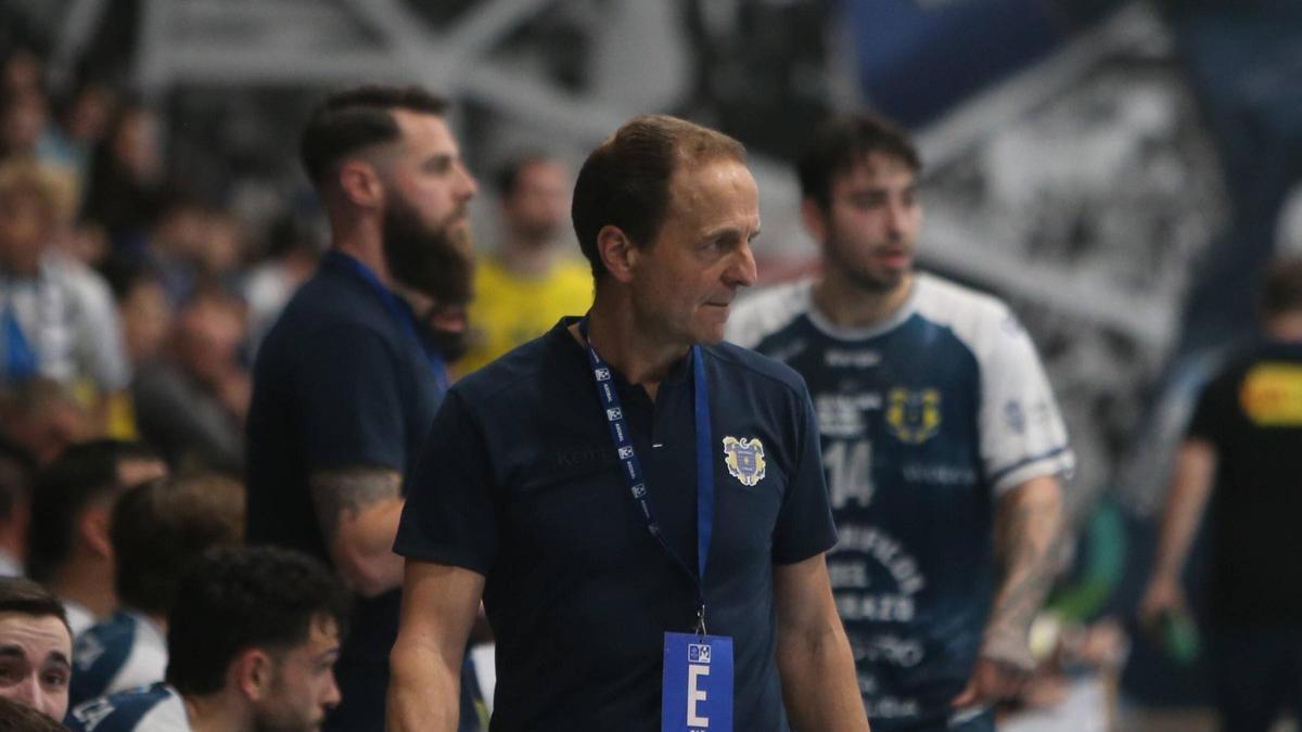 Qiuque Domínguez, en un partido de esta temporada en O Gatañal.