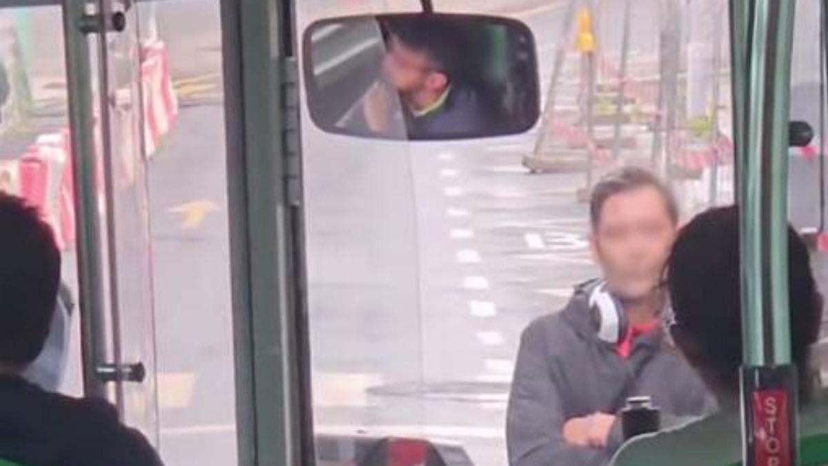 Surrealista en Tenerife: un hombre bloquea una guagua y obliga al conductor a detenerse