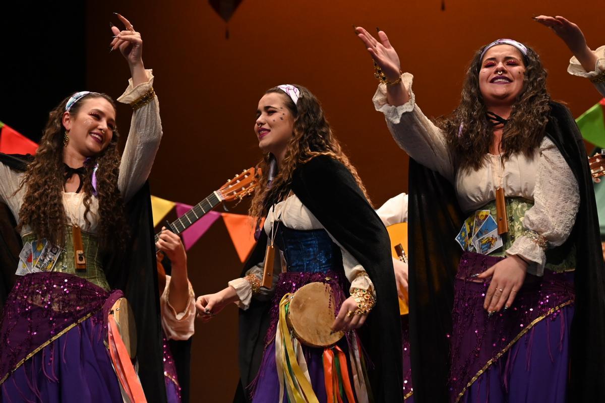 Los Minifolk durante una actuación en 2023.