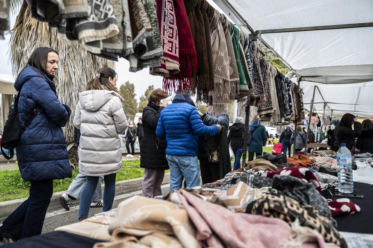 Los vendedores del mercado franco de Cáceres muestran su descontento ante la negativa municipal a celebrar dos jornadas extraordinarias Los vendedores del mercado franco de Cáceres muestran su descontento ante la negativa municipal a celebrar dos jornadas extraordinarias