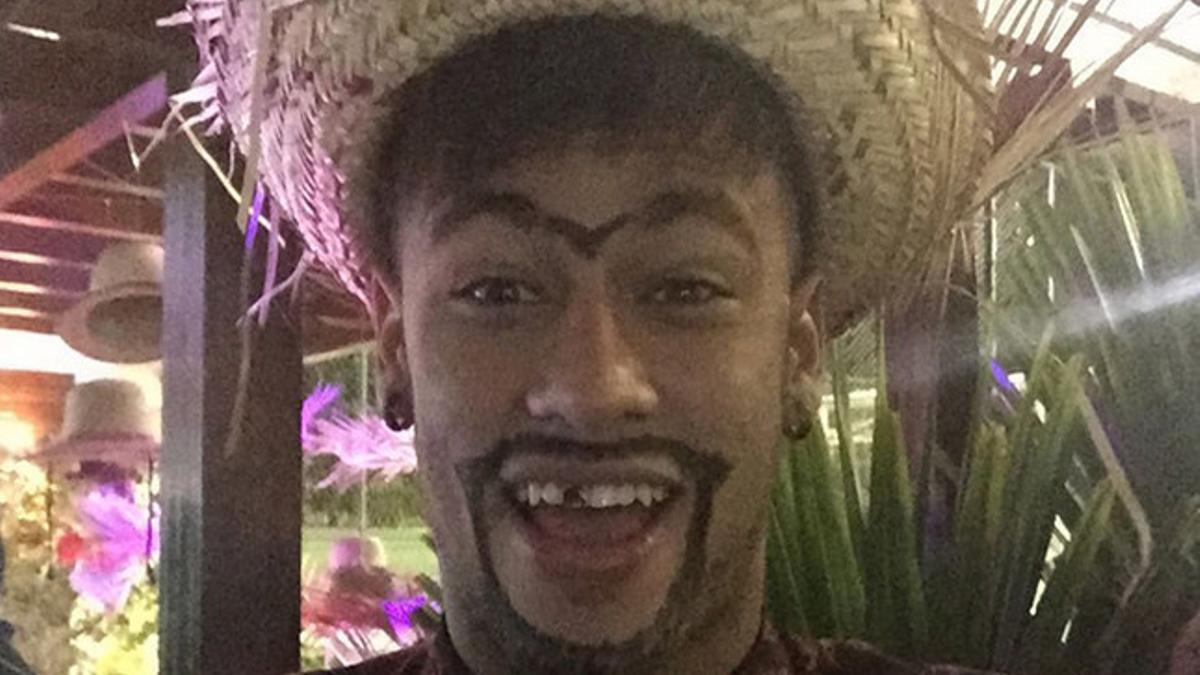 Neymar con su gracioso look de pueblerino