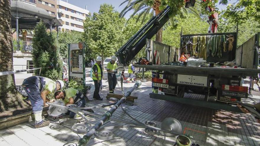 las farolas centenarias vuelven a cánovas